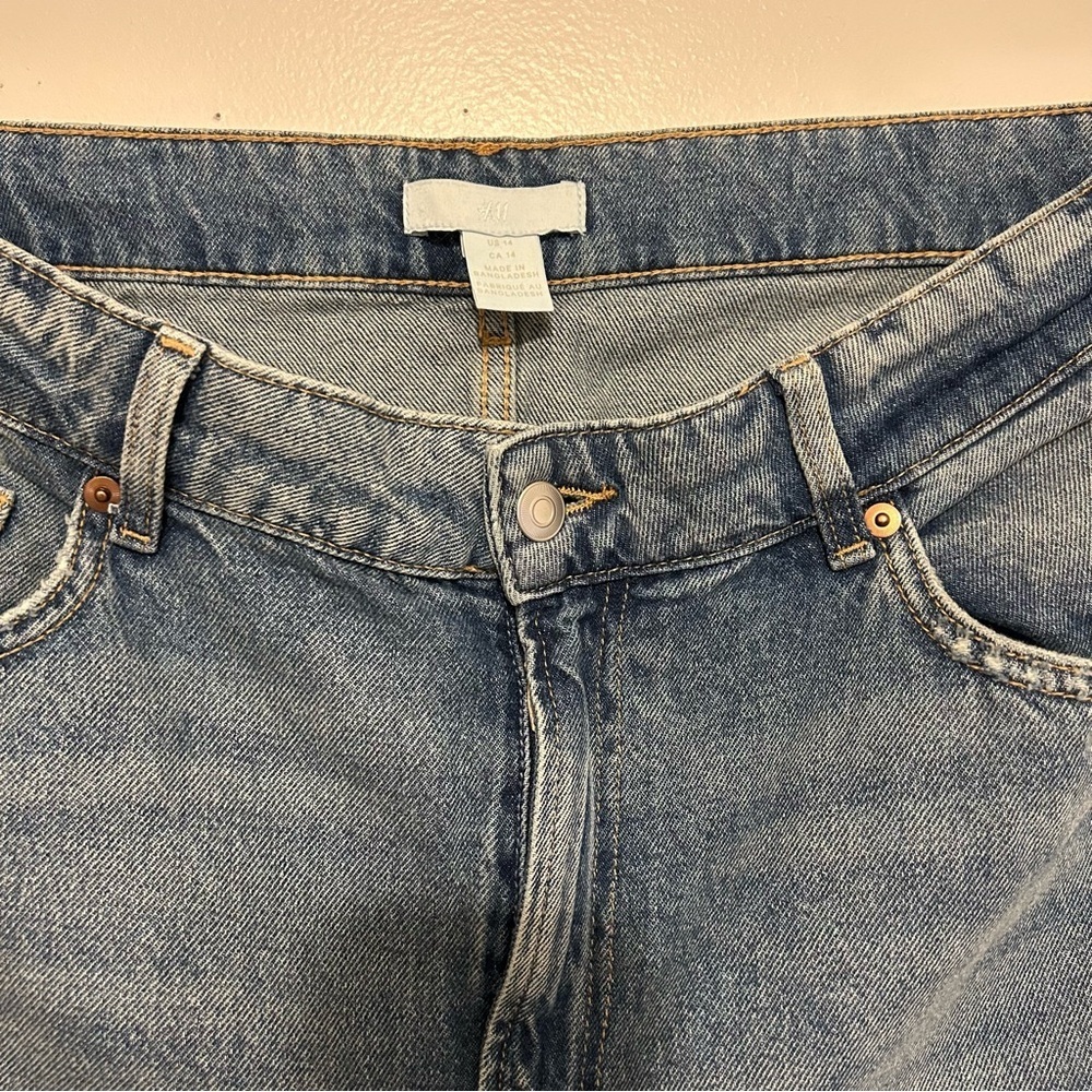 H&M • Classic straight jeans - Picture 3 of 7